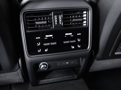 Used 2024 Porsche Cayenne image 53