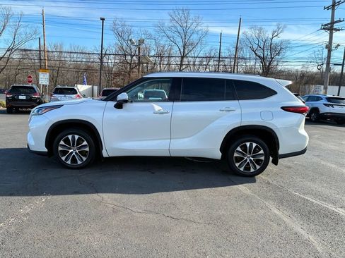 Used 2020 Toyota Highlander XLE image 4