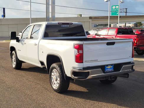 Used 2024 Chevrolet Silverado 2500 LT AWD/4WD image 3