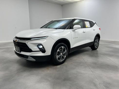 Used 2025 Chevrolet Blazer LT FWD image 4