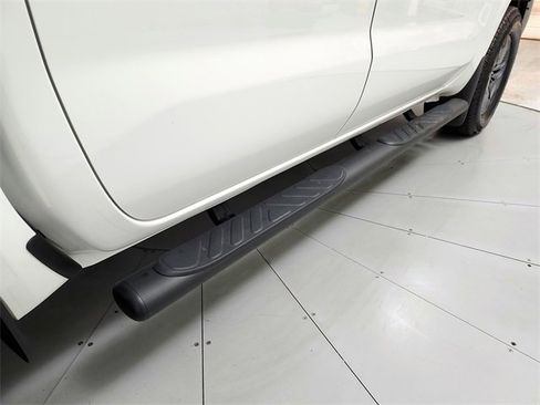 Used 2025 Nissan Frontier SV w/ SV Convenience Package image 45