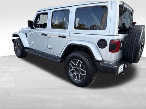 Used 2024 Jeep Wrangler Unlimited Sahara AWD/4WD image 3