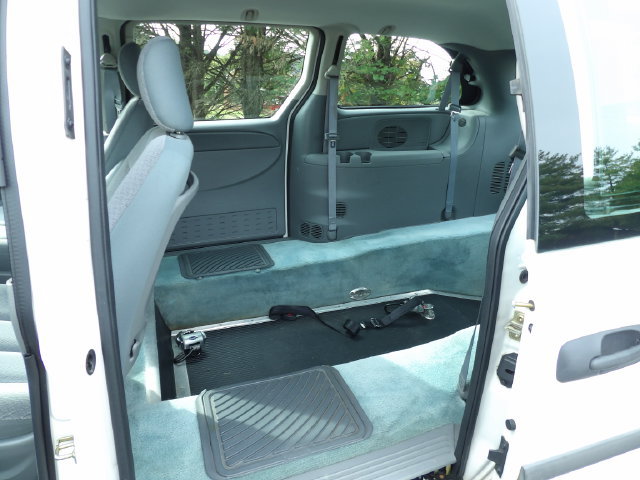 Used 2006 Dodge Grand Caravan SE FWD image 12