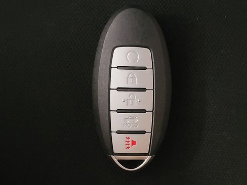 Used 2022 Nissan Sentra SR w/ Electronics Package FWD image 32