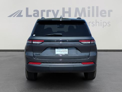 New 2026 Jeep Grand Cherokee Altitude AWD/4WD image 4