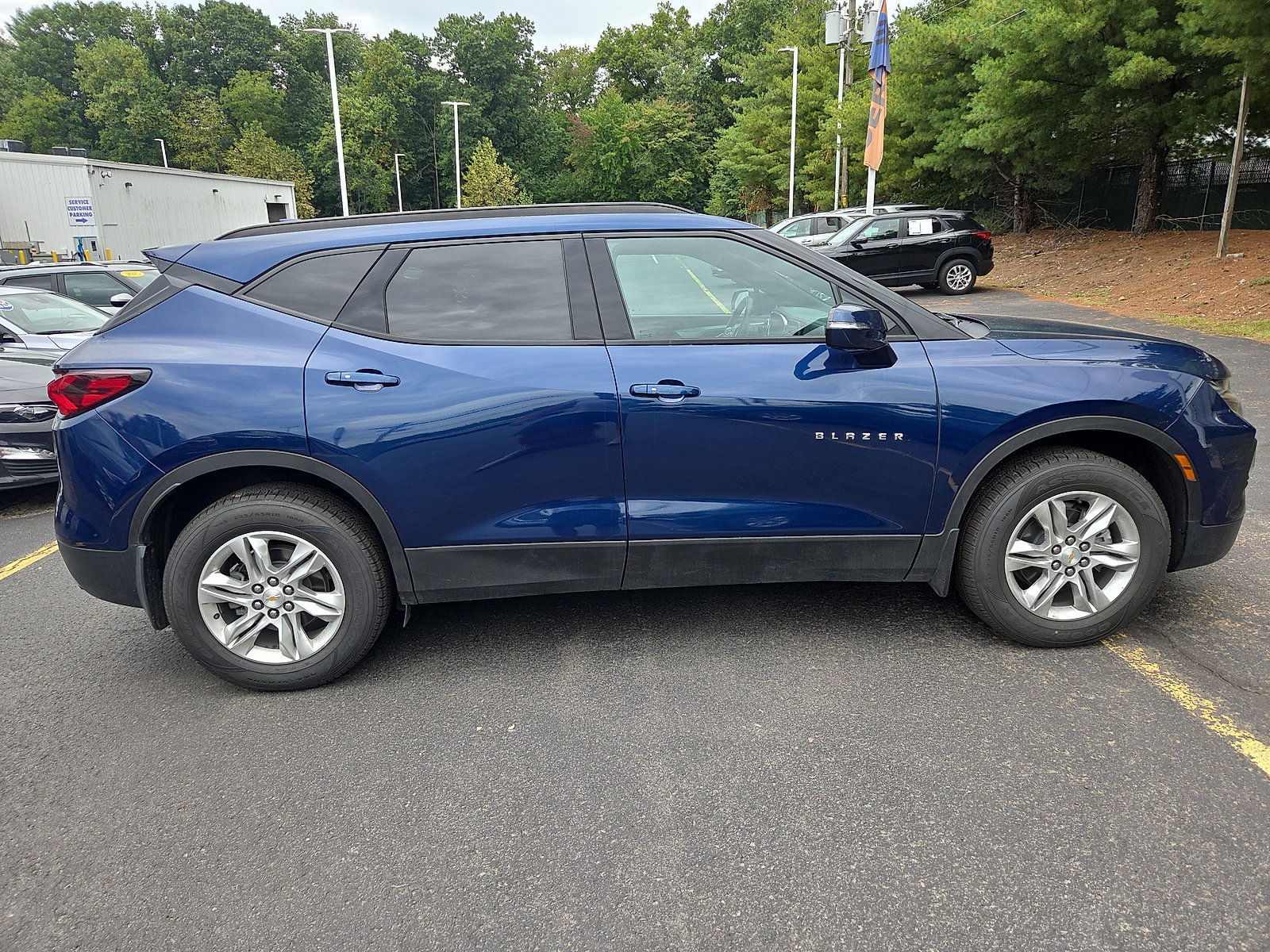 Used 2022 Chevrolet Blazer LT AWD/4WD image 2
