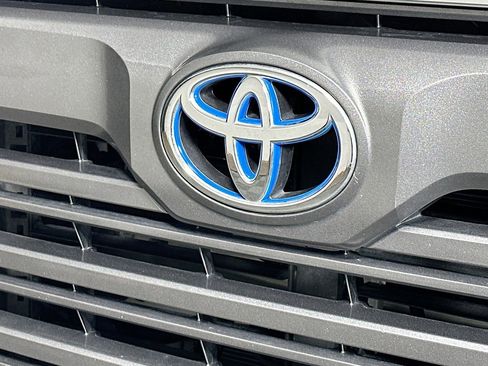Used 2024 Toyota Tundra Limited w/ Power Package AWD/4WD image 15