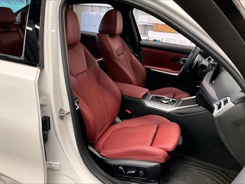 Used 2025 BMW 330i xDrive Sedan w/ M Sport Package image 9