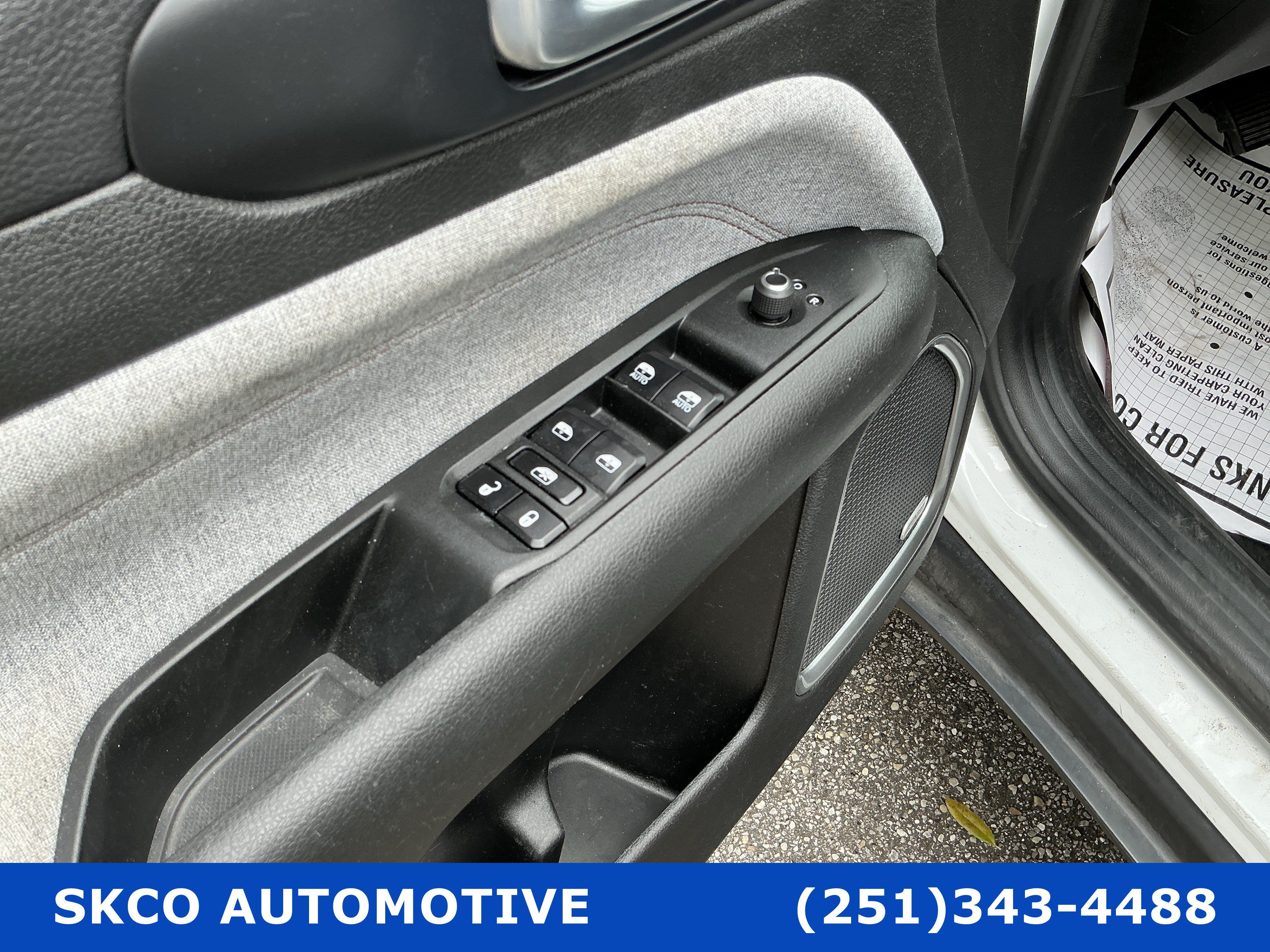 Used 2023 Jeep Compass Latitude w/ Sun and Sound Group AWD/4WD image 22