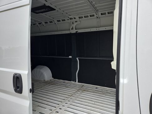 Used 2025 RAM ProMaster 2500 w/ Convenience Group FWD image 8