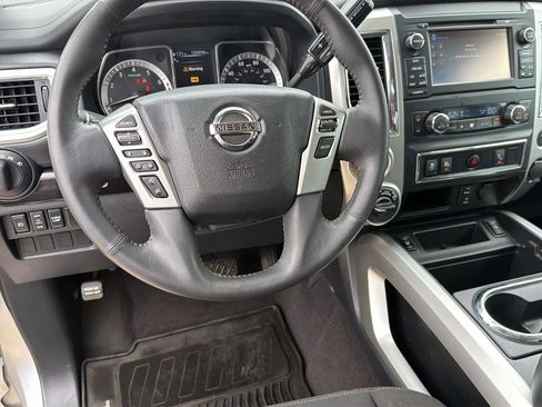 Used 2017 Nissan Titan SV AWD/4WD image 16