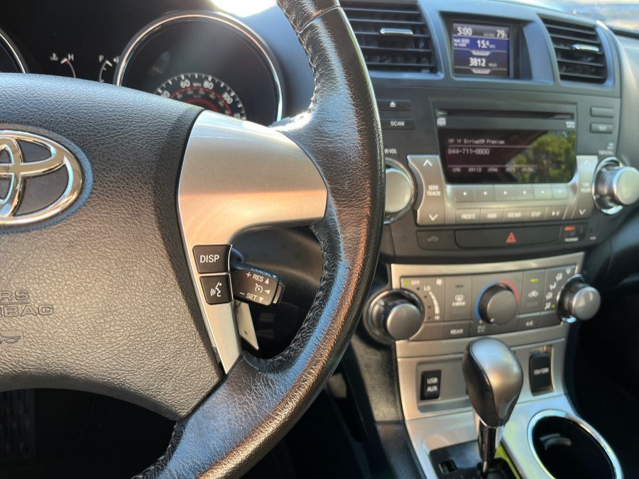 Used 2012 Toyota Highlander SE w/ Tow Pkg AWD/4WD image 18