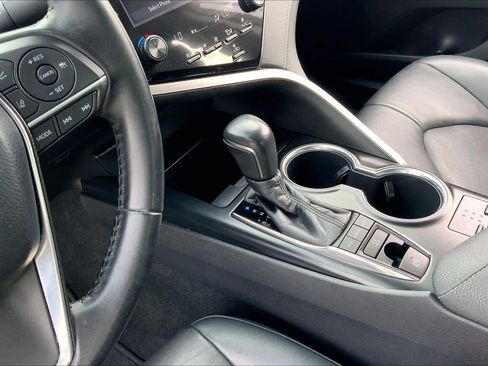 Used 2019 Toyota Camry XSE FWD image 16
