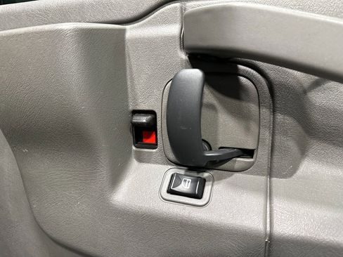 Used 2017 GMC Savana 2500 image 12