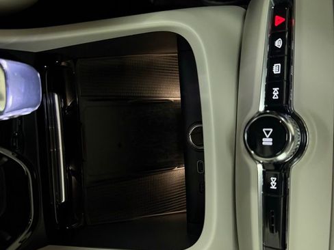 Used 2024 Volvo XC40 B5 Ultimate w/ Protection Package Premier image 14