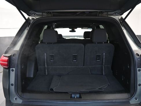 Used 2023 Chevrolet Traverse LT image 12