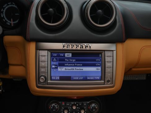 Used 2011 Ferrari California RWD image 29