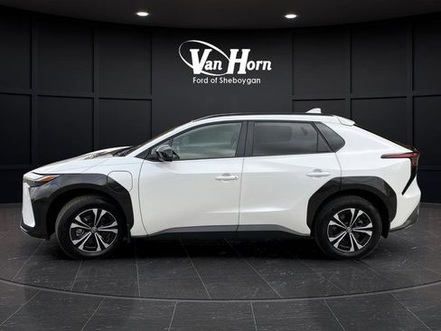 Used 2024 Toyota bZ4X XLE w/ Weather Package image 12