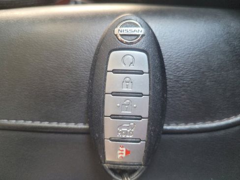 Used 2018 Nissan Rogue SV AWD/4WD image 32