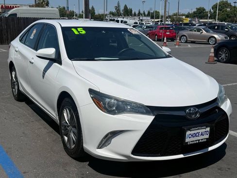 Used 2015 Toyota Camry SE FWD image 2