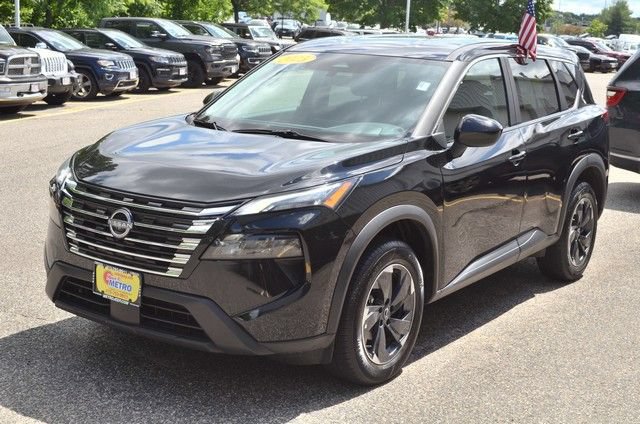 Used 2025 Nissan Rogue SV AWD/4WD image 4