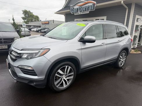 Used 2017 Honda Pilot Touring image 1