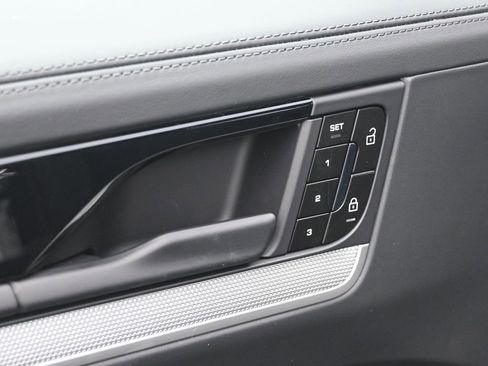 New 2026 Porsche Cayenne image 19