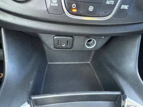 Used 2020 Chevrolet Traverse LT FWD image 26