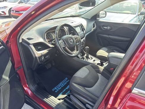 Used 2014 Jeep Cherokee Latitude w/ Cold Weather Group FWD image 10