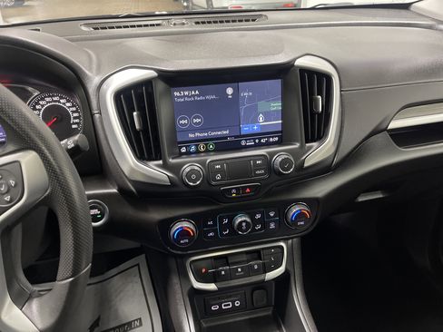 Used 2022 GMC Terrain SLE image 29