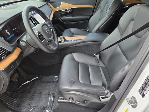 Used 2023 Volvo XC90 B6 Plus AWD/4WD image 13