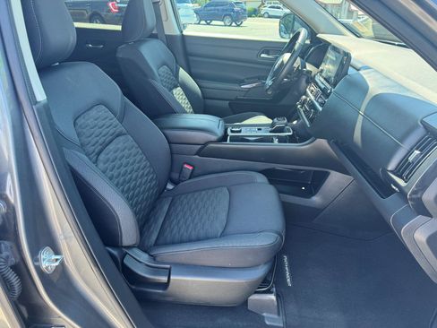 Used 2022 Nissan Pathfinder SV AWD/4WD image 13