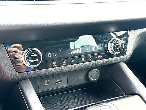 Used 2023 Mitsubishi Outlander SE image 34