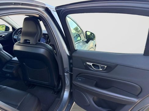 Used 2021 Volvo S60 T5 Momentum w/ Premium Package FWD image 17