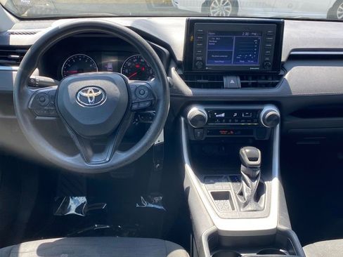 Used 2021 Toyota RAV4 LE FWD image 9