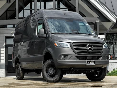 Used 2025 Mercedes-Benz Sprinter 2500 image 1
