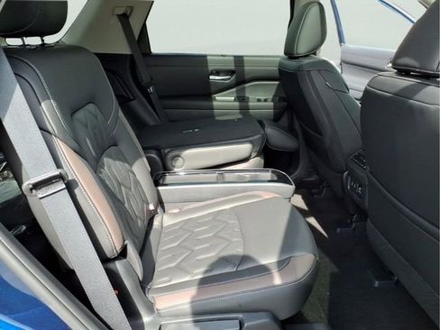 New 2026 Nissan Pathfinder Platinum AWD/4WD image 18