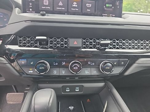 Used 2024 Honda Accord Touring image 17