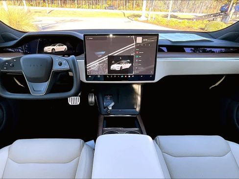 Used 2022 Tesla Model S image 14
