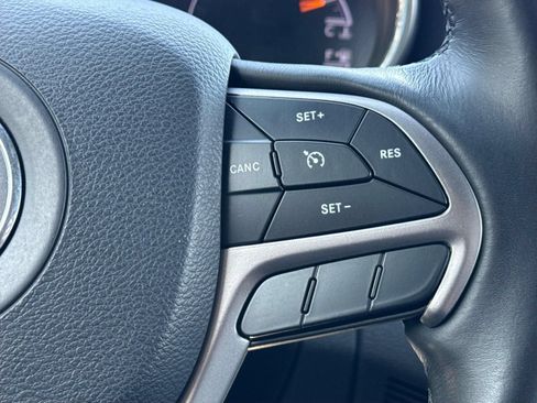 Used 2019 Jeep Grand Cherokee Altitude AWD/4WD image 14