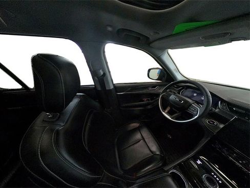 Used 2023 Jeep Grand Cherokee Limited w/ Luxury Tech Group II image 38