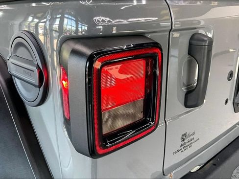 Used 2021 Jeep Wrangler Unlimited Sport w/ Technology Group AWD/4WD image 22