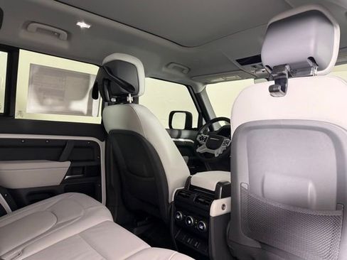 New 2026 Land Rover Defender 110 X-Dynamic SE AWD/4WD image 30