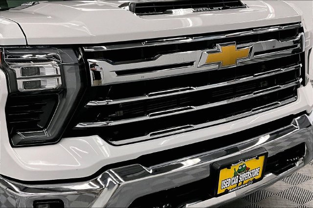 Used 2025 Chevrolet Silverado 3500 LTZ AWD/4WD image 32
