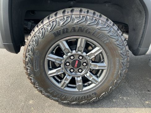 Used 2025 GMC Sierra 1500 AT4X AWD/4WD image 13