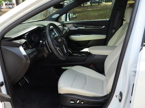 Used 2023 Cadillac XT5 Sportv w/ Technology Package image 22