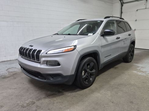 Used 2017 Jeep Cherokee Sport AWD/4WD image 11