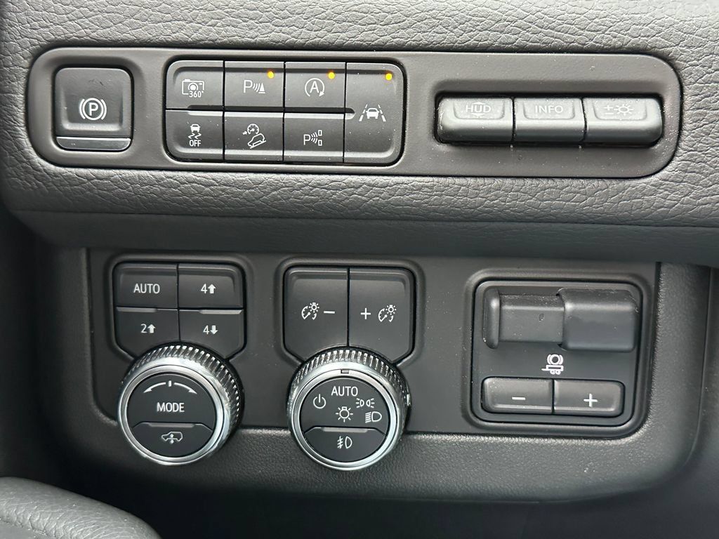 Used 2024 GMC Yukon Denali w/ Denali Reserve Package AWD/4WD image 33