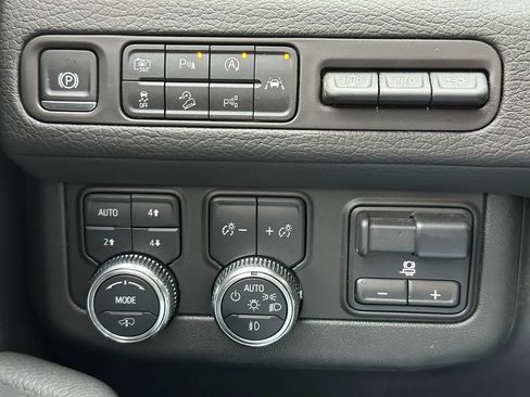 Used 2024 GMC Yukon Denali w/ Denali Reserve Package AWD/4WD image 33