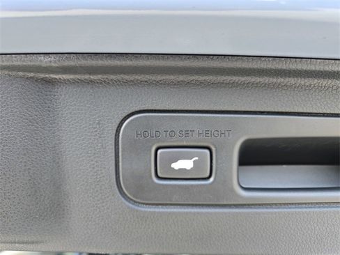 Used 2023 Honda Pilot Touring image 17
